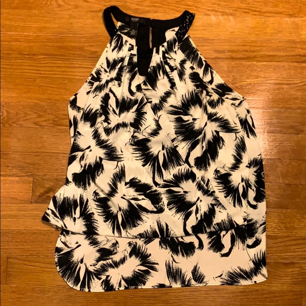 Fun blouse.